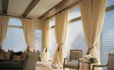 Ideas para decorar ventanas grandes con estores o persianas